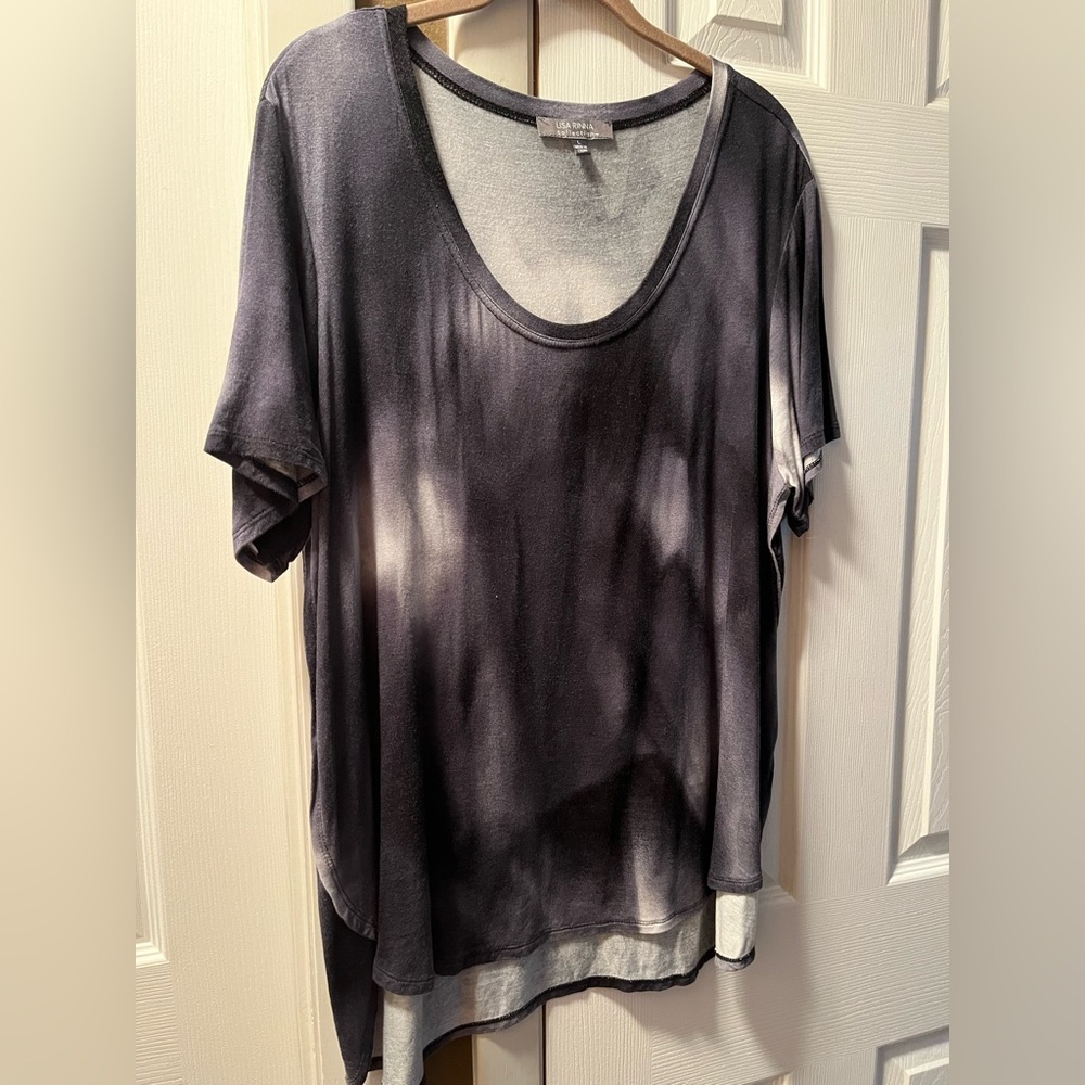 Lisa Rinna Collection Black and Gray Short Sleeve Tee
